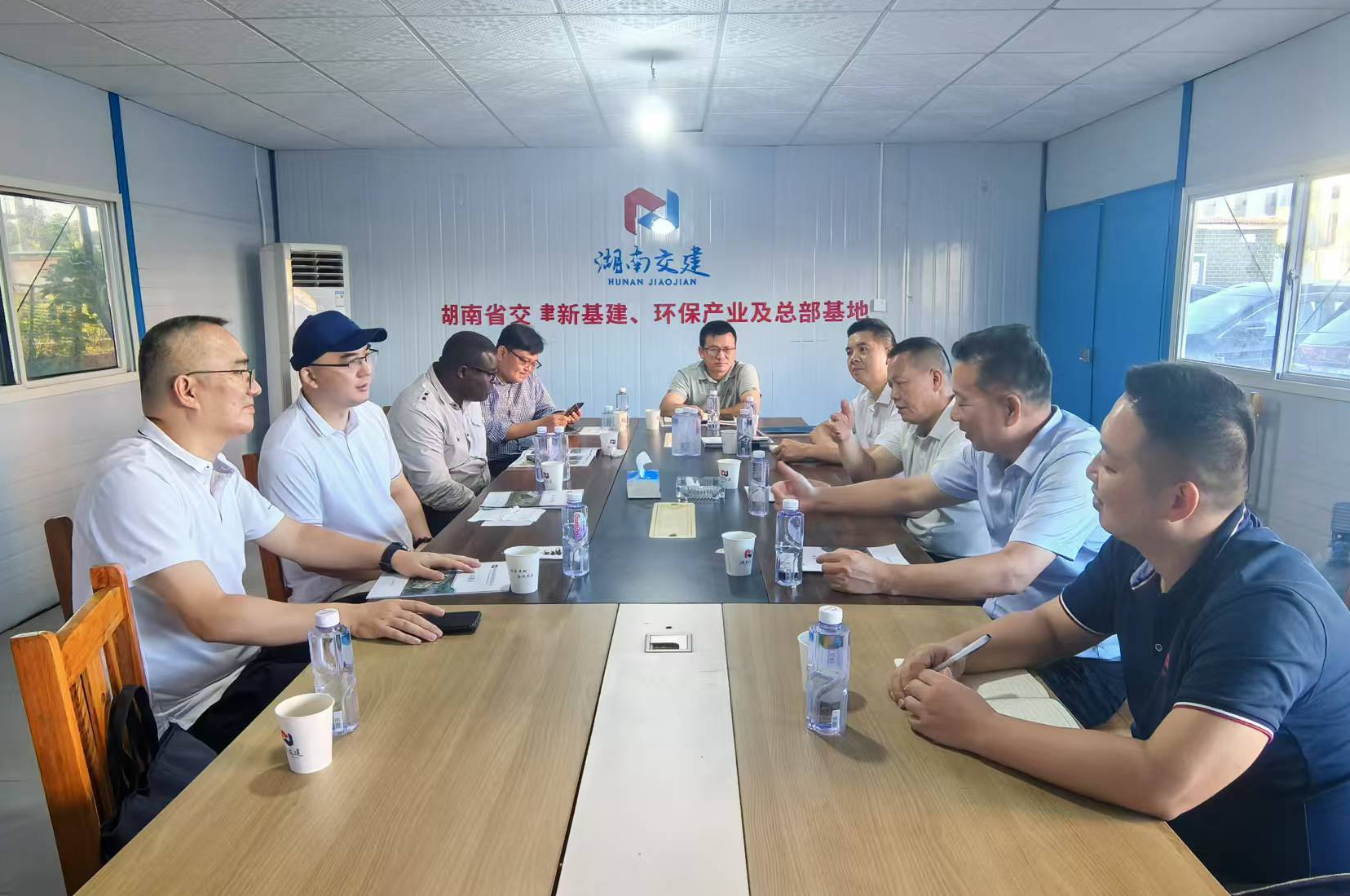 株洲高新区党工委副书记、管委会主任刘智勇携高新区经济合作局、湖南中焱时代科技有限公司莅临我司考察洽谈，共谋合作发展新篇章