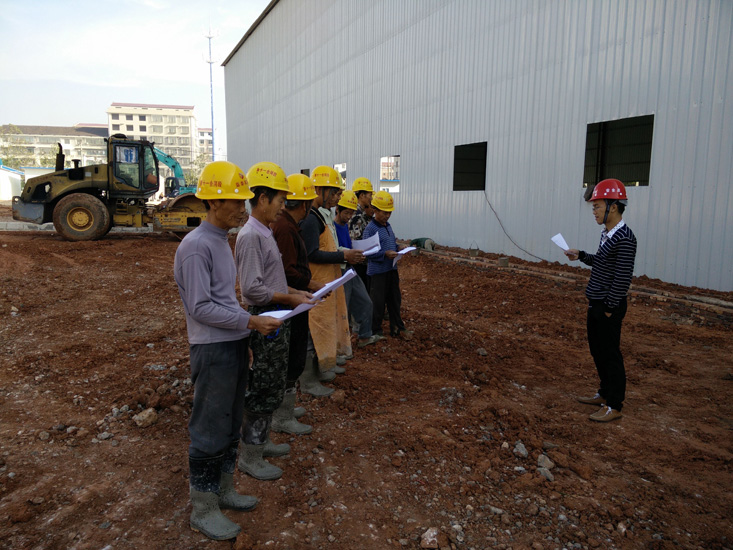 益娄高速第十一合同段开展农民工安全教育