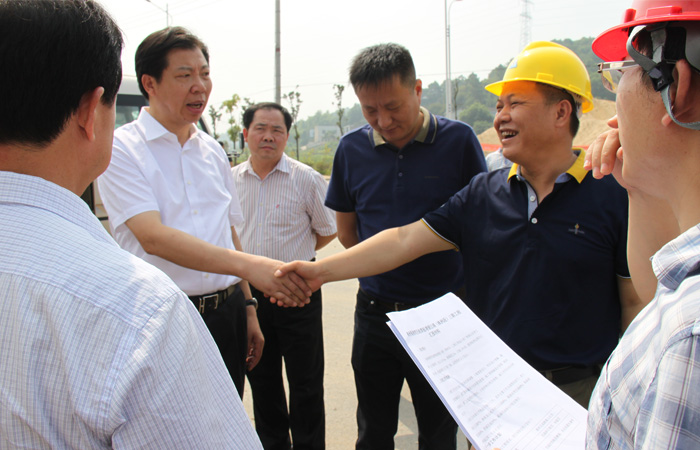 毛腾飞市长亲临株洲市铜塘湾至湘潭板塘铺公路（株洲段）三期工程施工现场督查项目建设情况