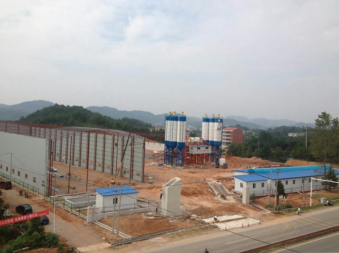 益娄高速公路第十一标搅拌站 顺利进入中期建设