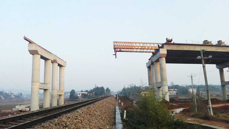 热烈祝贺益娄高速公路十四标仁桥大桥跨铁架梁任务圆满完成